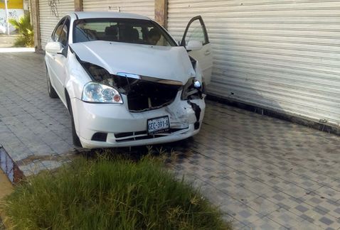 Choque en zona centro de Torreón deja dos heridos