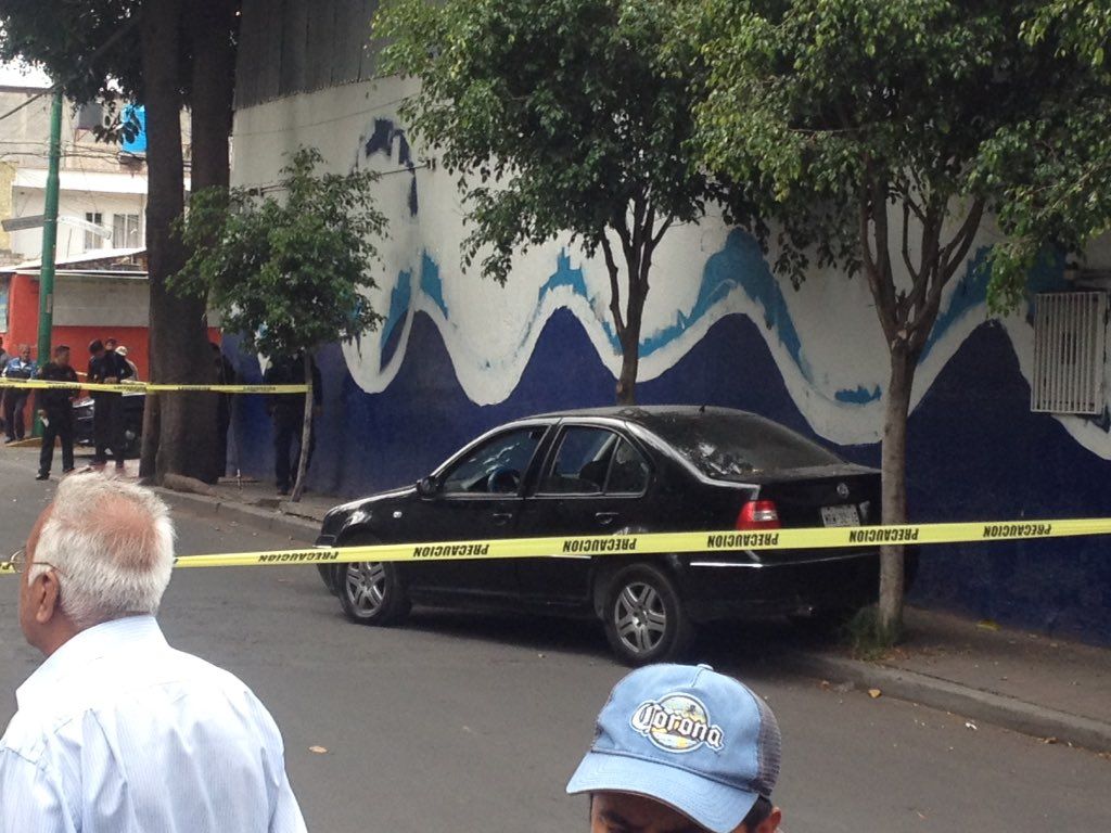 Asesinan a automovilista en Miguel Hidalgo Asesinan a automovilista en Miguel Hidalgo