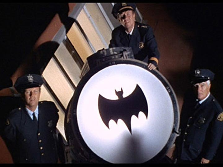 Los Ángeles encenderá la batiseñal en honor a Adam West - batiseñal