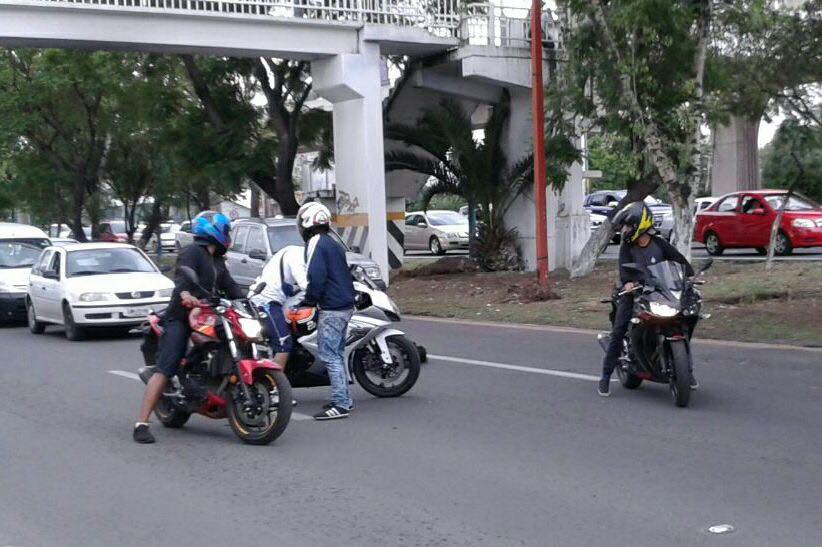 #Video Motociclistas intentan asaltar en Periférico