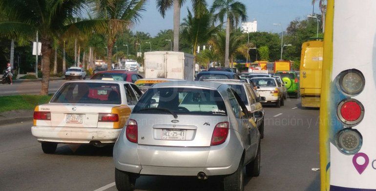 Transportistas realizan bloqueos en Acapulco - bloqueos-acapulco1