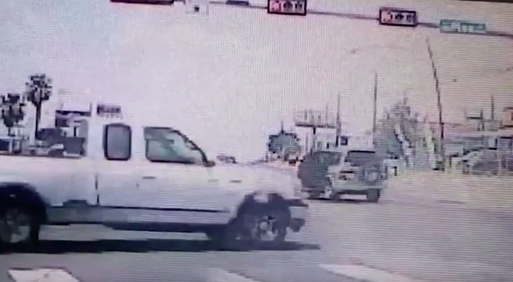 #Video Bebé cae de vehículo en movimiento en Texas