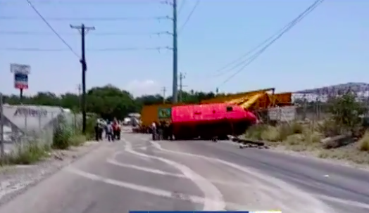 Chofer de transporte de personal muere en choque