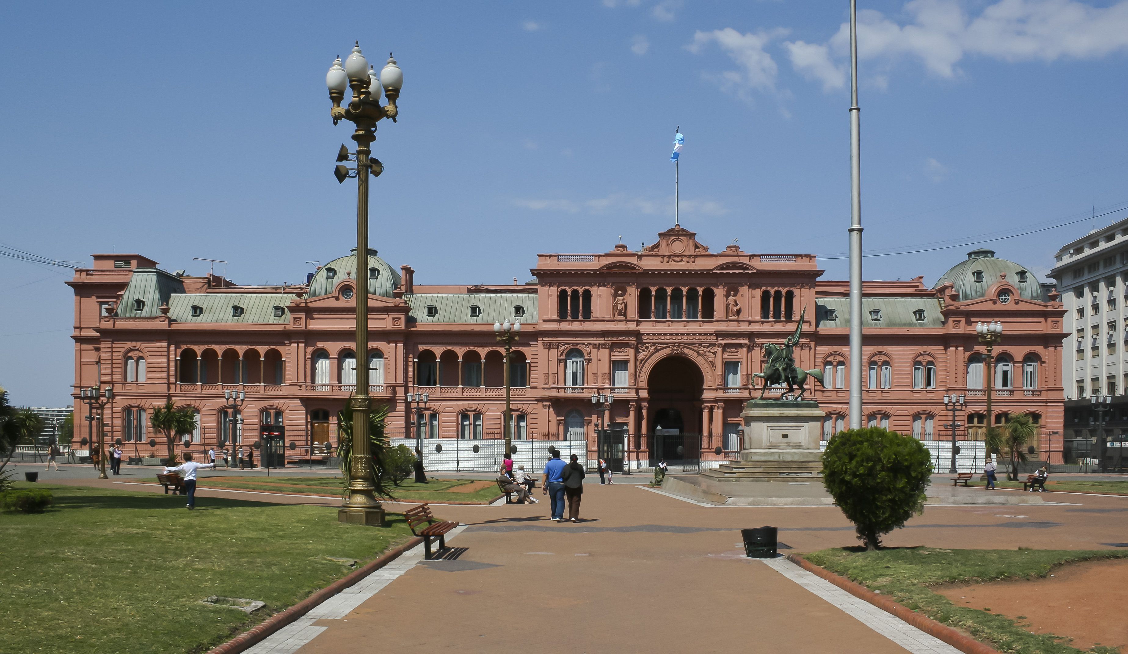 #Video Automovilista irrumpe en la Casa Rosada de Argentina - casa-rosada-buenos-aires