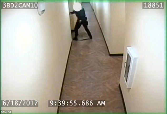 Policía de Seattle revela la grabación del abatimiento de una mujer embarazada Policía de Seattle revela la grabación del abatimiento de una mujer embarazada