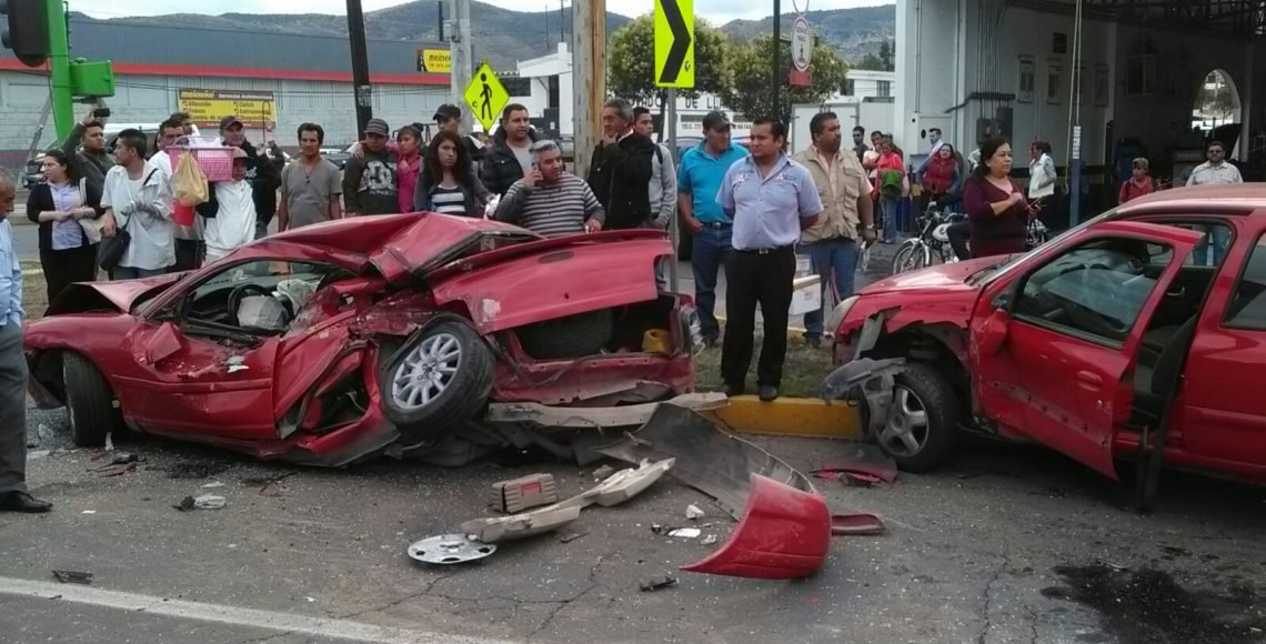 #Video Camión de volteo impacta a vehículos en persecución en Hidalgo