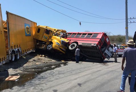 Chofer de transporte de personal muere en choque - choque-nodriza