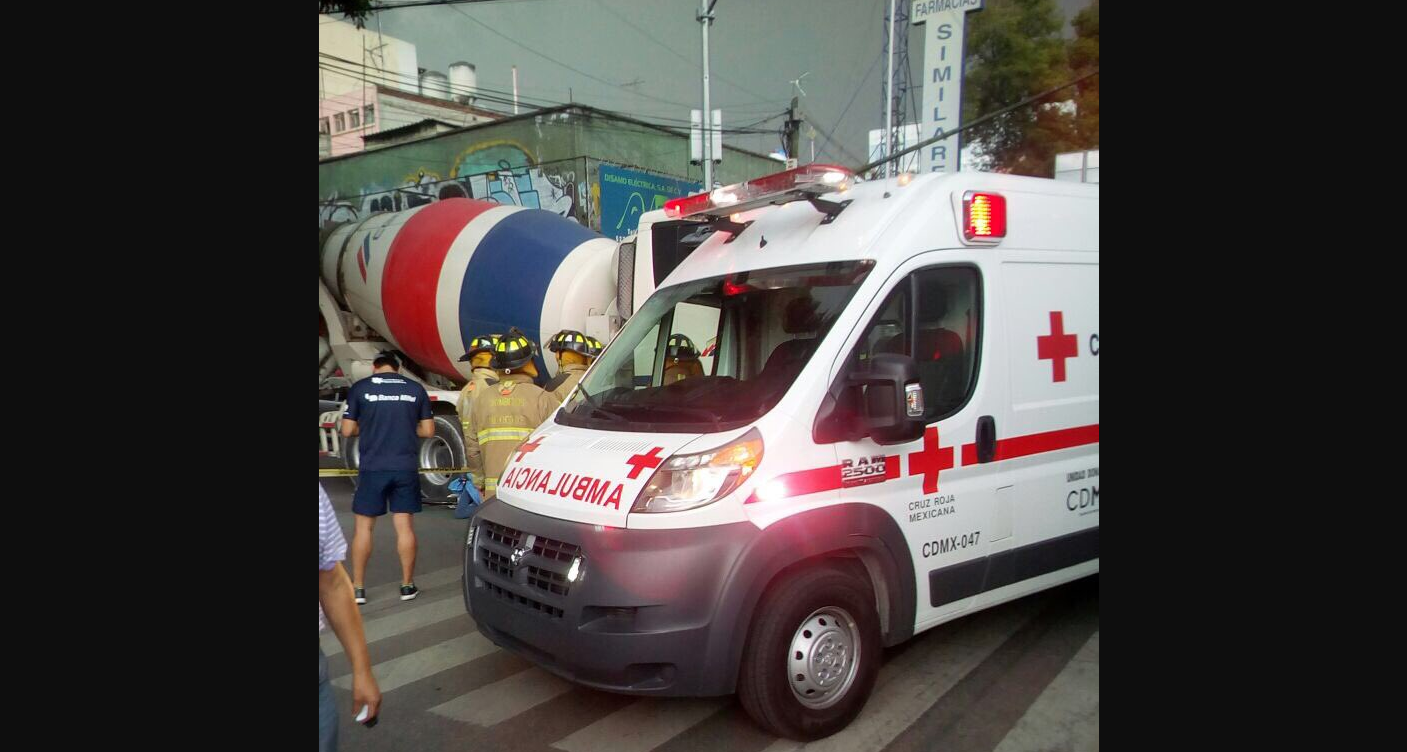 Ciclista muere arrollada por revolvedora de cemento
