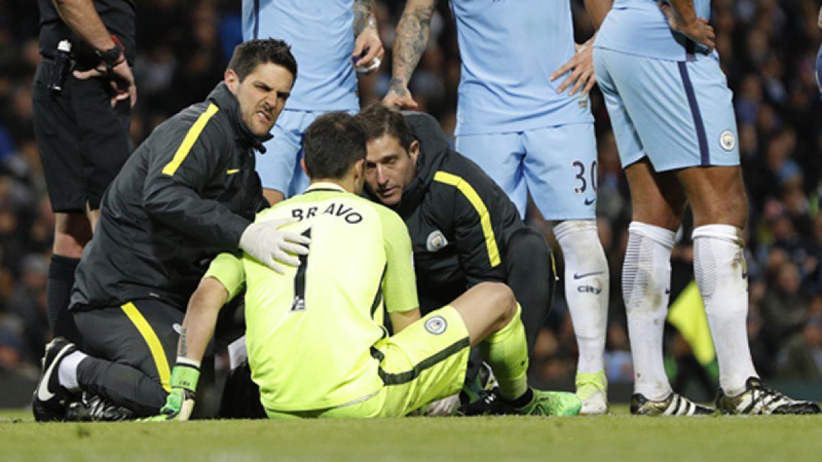 Chile descarta a Claudio Bravo para su debut en la Confederaciones