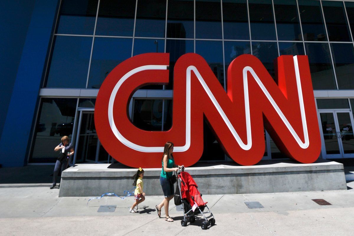 Renuncian tres reporteros de CNN por escándalo en reportaje sobre Trump y Rusia
