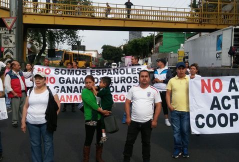 Comerciantes realizan bloqueo en avenida Observatorio