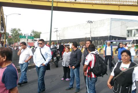 Comerciantes realizan bloqueo en avenida Observatorio - comerciantes-observatorio1