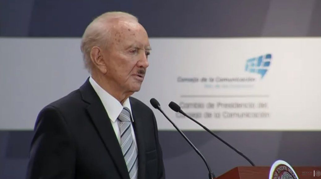 Otorgan Premio Nacional de la Comunicación 2017 a Rogerio Azcárraga Madero