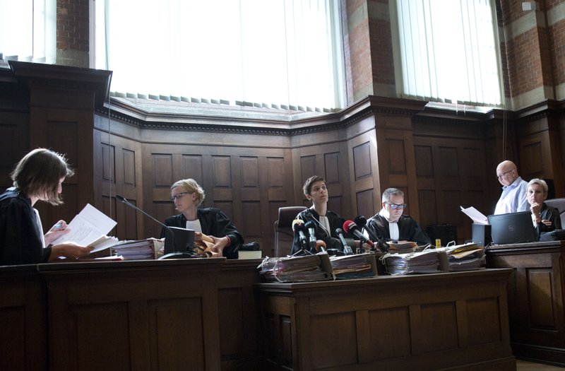 Condenan a seis meses de prisión a pareja cuyo bebé murió por dieta alternativa - corte