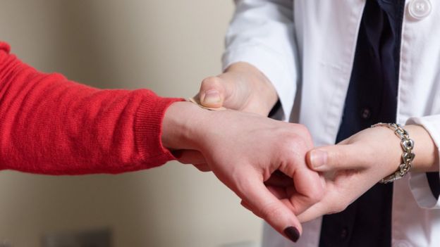 Crean curita para reemplazar el uso de agujas - curita-inyecciones