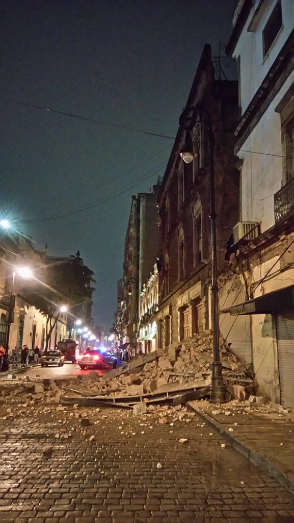 Derrumbe de fachada de edificio en el Centro Histórico - derrumbe1-577x1024