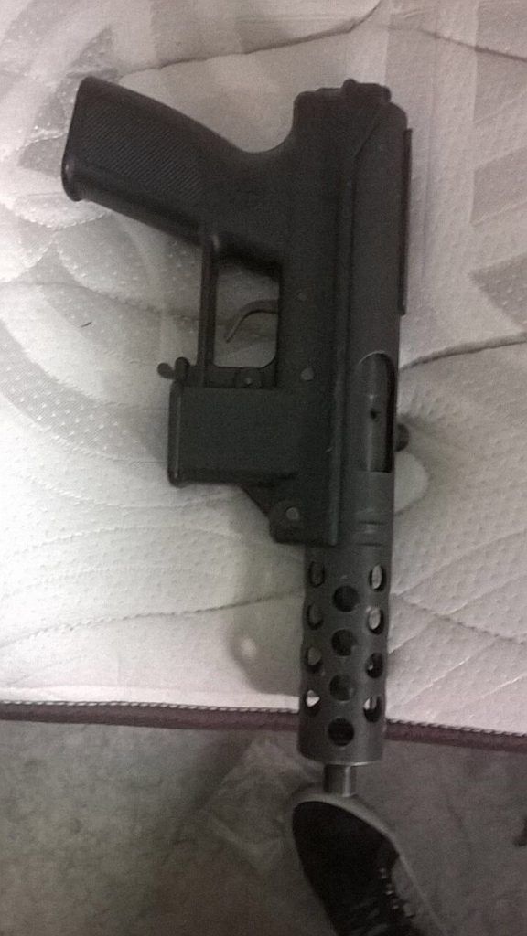 Detienen a asaltantes de bancos en la Ciudad de México - detenidos-armas-576x1024