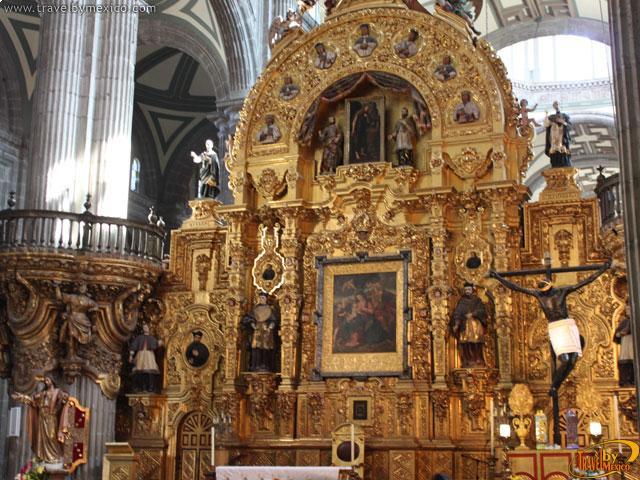 Sacerdote atacado en Catedral Metropolitana sigue en terapia intensiva - dfed5060DDJ
