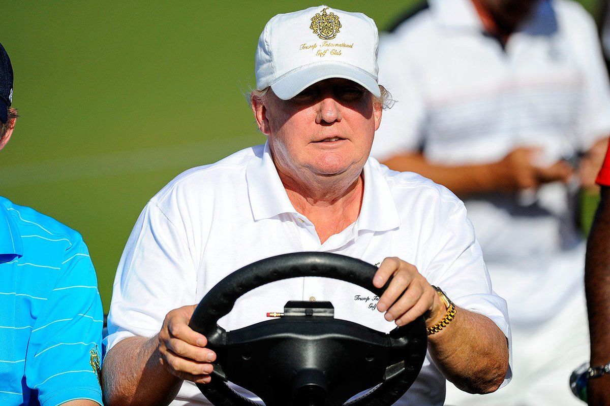 Video: Donald Trump enfurece a jugadores de golf