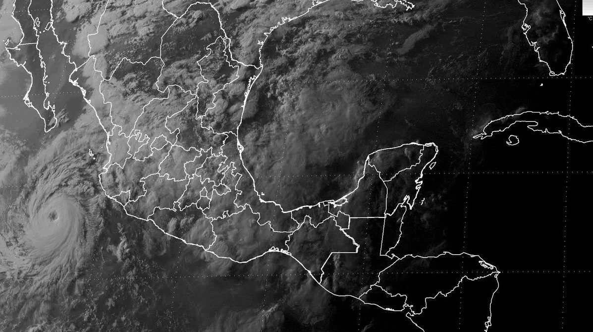 Huracán Dora se debilita y se aleja de costas mexicanas