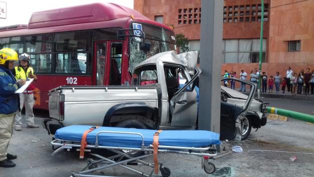 Choque de Ecovía deja un muerto y 11 lesionados en Monterrey