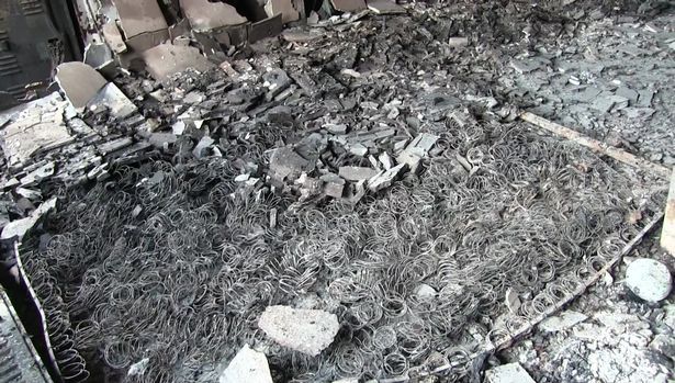 Imágenes de la destrucción tras incendio en edificio de Londres - edificio-londres-3