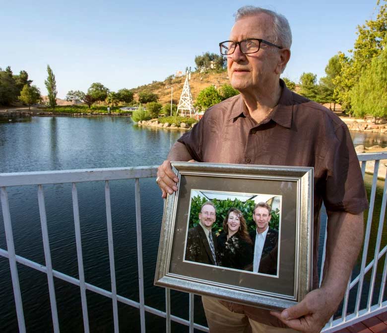 Error de forense provoca que familia gaste 20 mil dólares en funeral - entierro-oc3