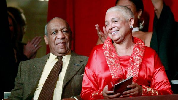 Esposa de Bill Cosby ataca a juez y fiscales