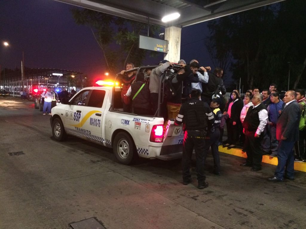 Cierre de Línea 7 del Metro provoca caos - falla-servicio-linea-7-4-1024x768