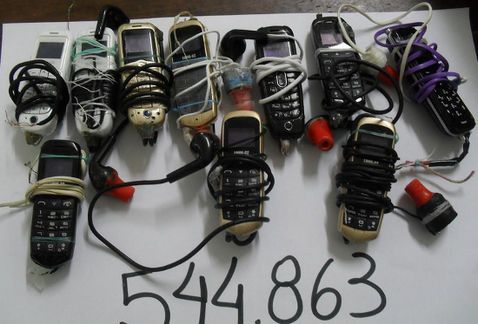 Detienen a tres presos con celulares en el estómago en Brasil