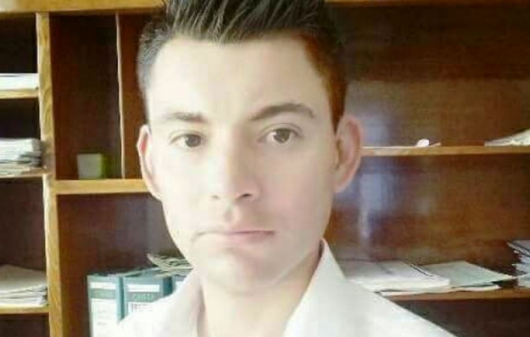 Destituyen a funcionario de Chihuahua que atacó a periodistas por Facebook