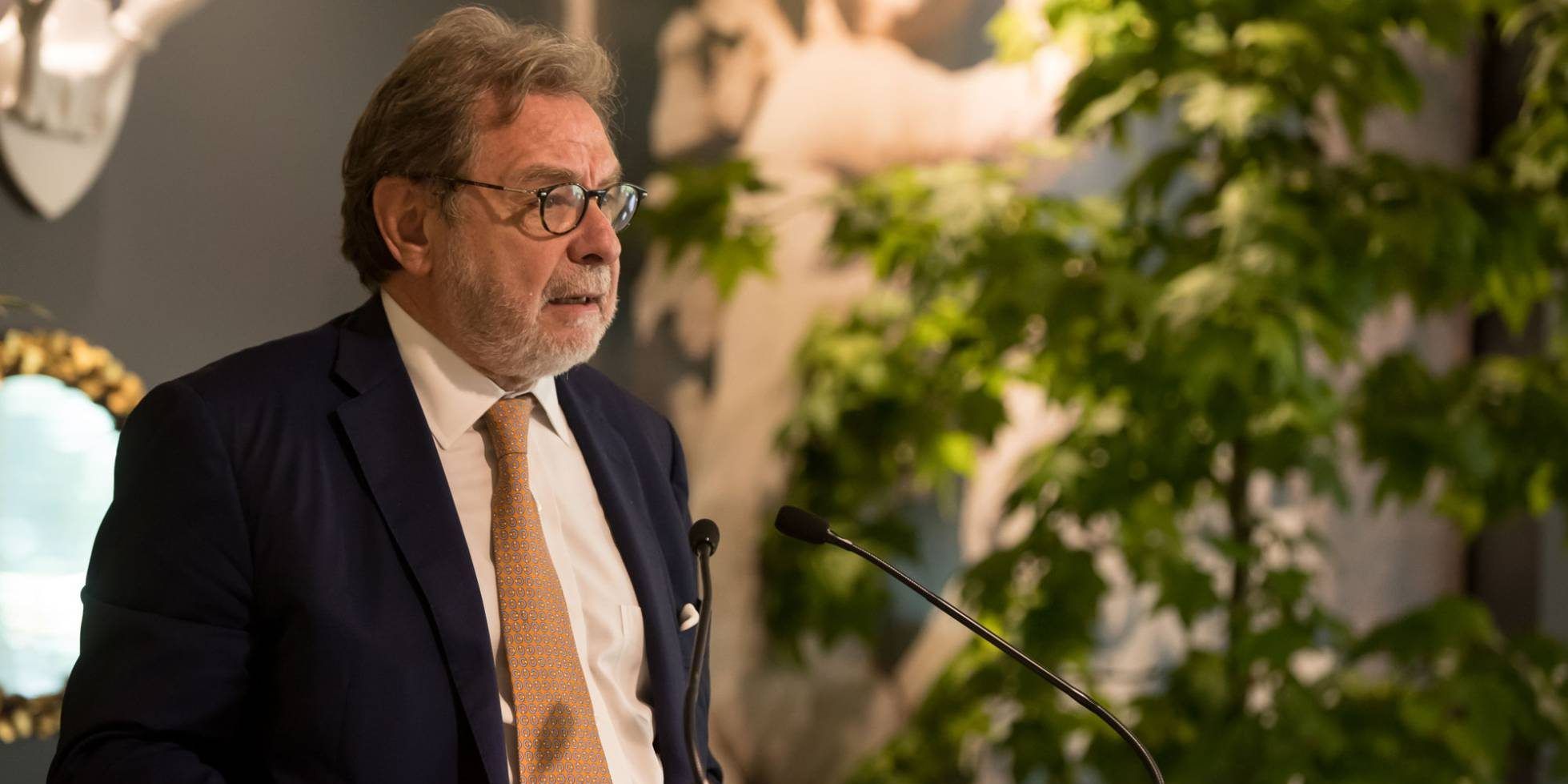 La democracia caerá en manos populista si los medios pierden rigor: Cebrían