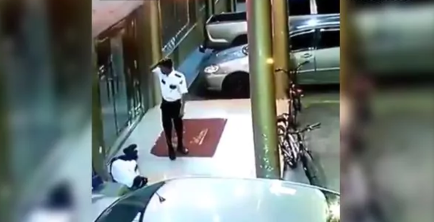 #Video Guardia juega con rifle y mata a compañero #Video Guardia juega con rifle y mata a compañero