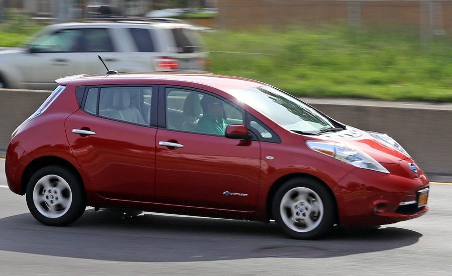 Autos híbridos y eléctricos tendrán 20 por ciento de descuento en autopistas urbanas