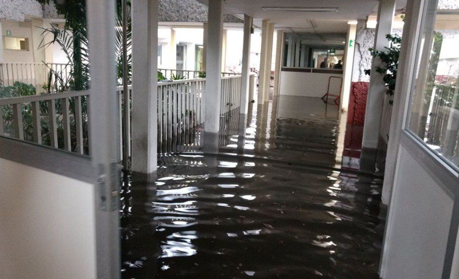 Ante inundación en el Hospital General La Villa, trasladarán a enfermos - hospital-inundado-