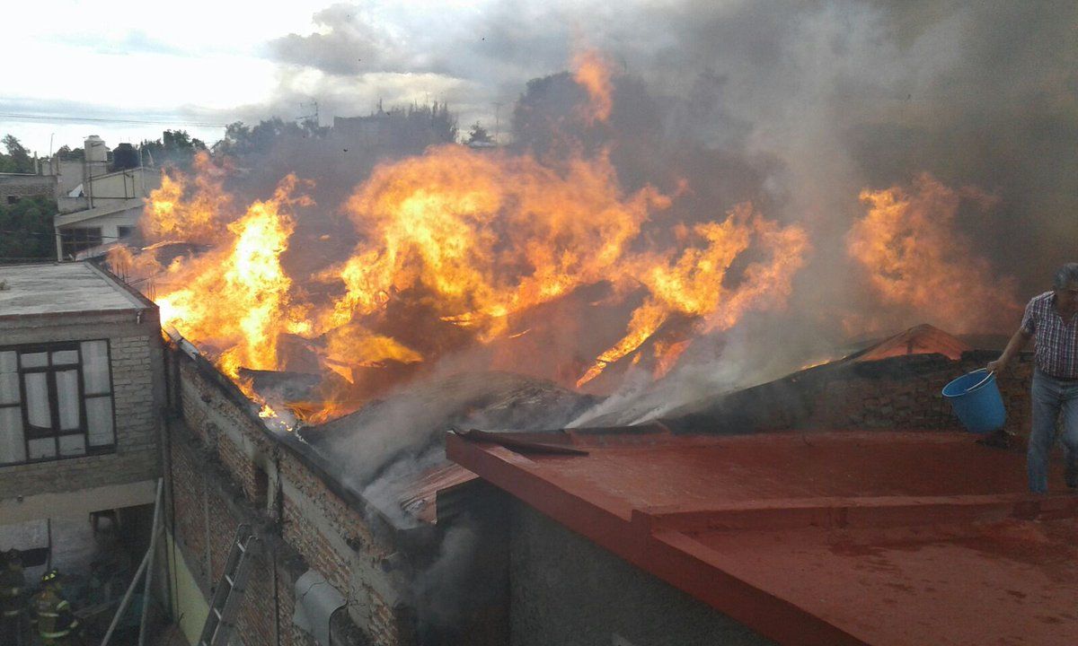 #Video Incendio en Bodega Comercial Mexicana en Xochimilco