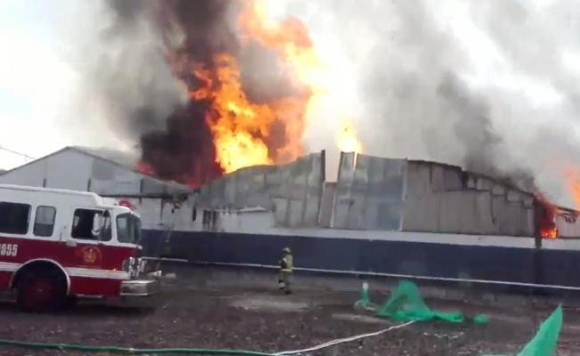 Incendio en bodega de vino en Iztacalco