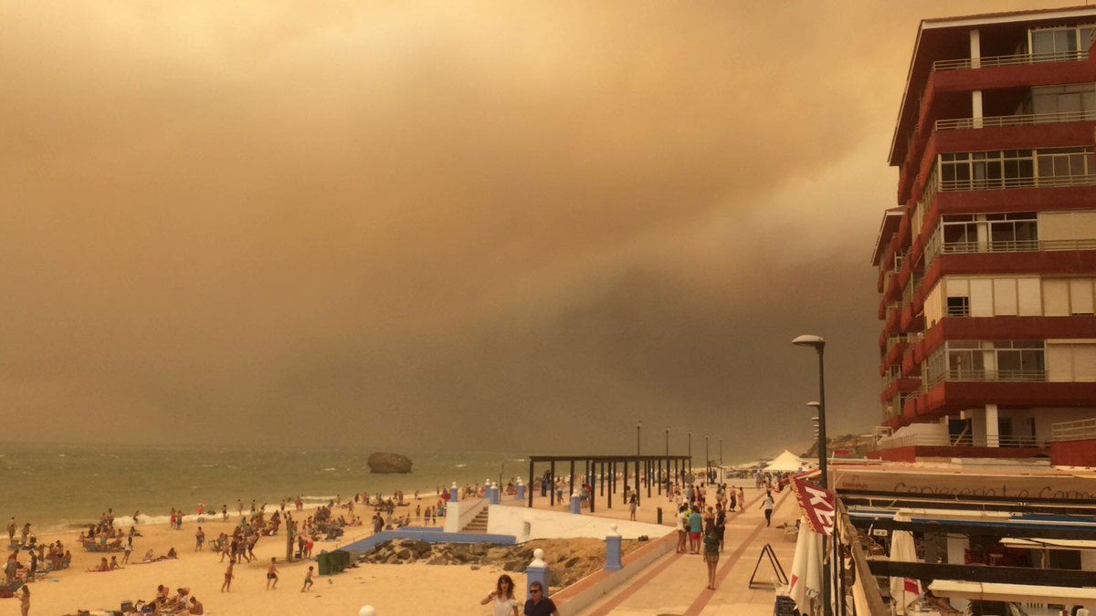 Incendio obliga a evacuar a más de dos mil personas en España