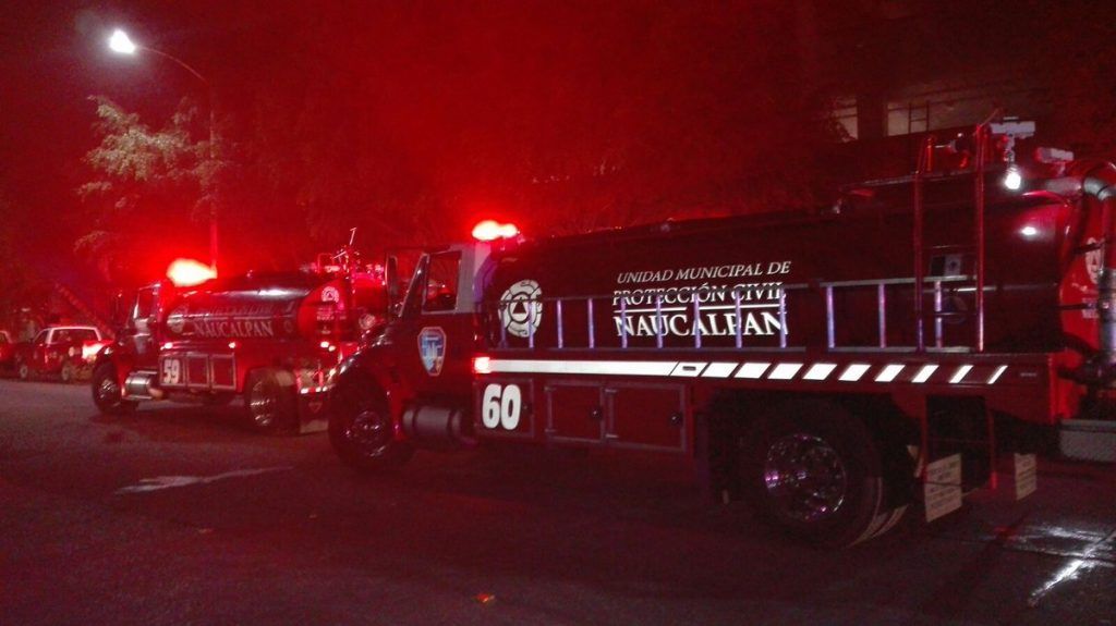 Incendio deja dos intoxicados en Plaza Satélite - incendio-en-plaza-satelite-au-1024x575