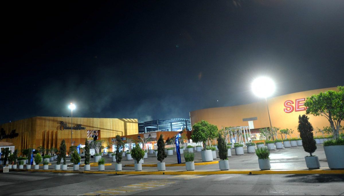 Incendio deja dos intoxicados en Plaza Satélite