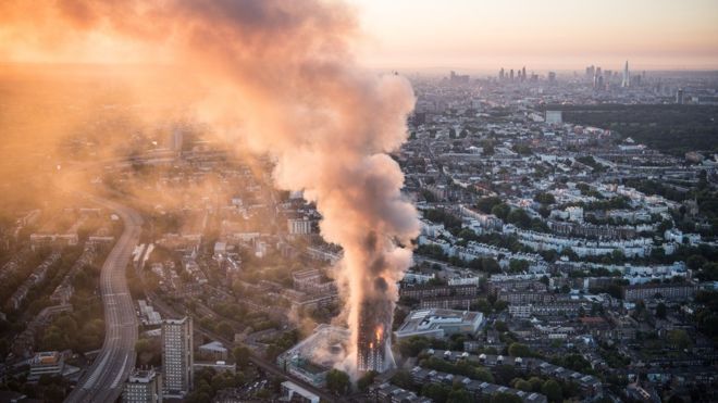 Sería un milagro hallar a alguien con vida en el edificio incendiado: Bomberos de Londres - incendio-londres-1