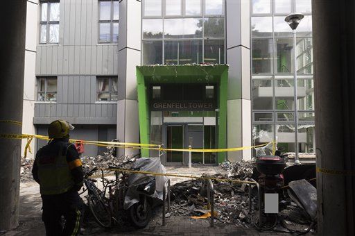 Suman 79 muertos tras incendio en edificio de Londres
