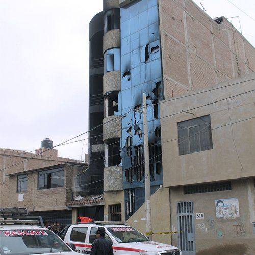 Incendio en edificio de Perú deja siete muertos - incendio-peru-2