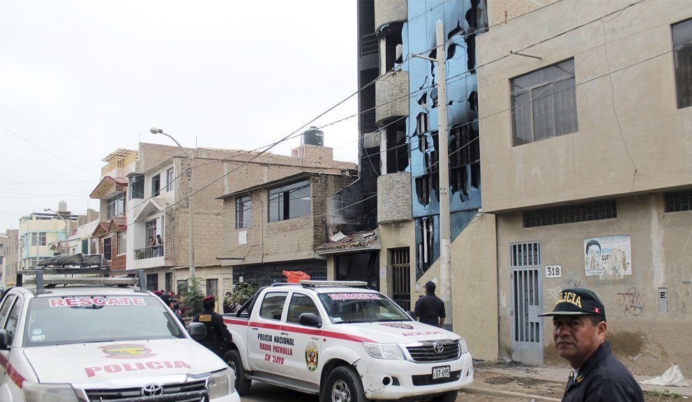 Incendio en edificio de Perú deja siete muertos