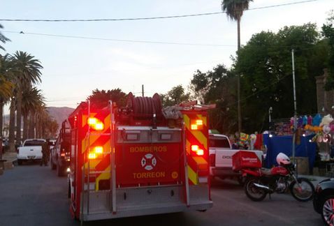 Menores provocan incendio en dos casas de Torreón