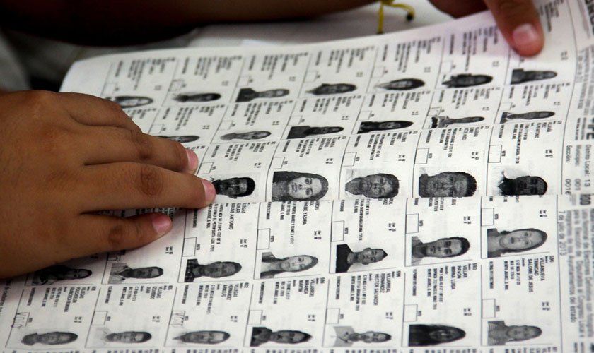 Vinculan a proceso a hombre que tramitó INE con datos falsos