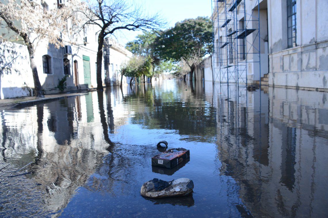 Más de seis mil evacuados por las lluvias en Uruguay - inundaciones-uruguay-1