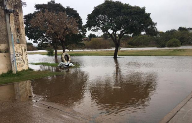 Más de seis mil evacuados por las lluvias en Uruguay - inundaciones-uruguay-4