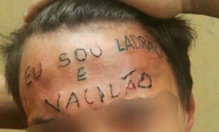 #Video Tatúan a adolescente en la frente tras ser descubierto robando