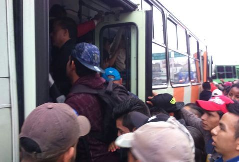 Transportistas aprovechan cierre de Línea 7 para cobrar altos precios - lluvias_cdmx-l7-metro-inundaciones-tacubaya-barranca-milenio_noticias_MILIMA20170629_0114_11